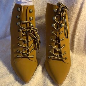Shoedazzle camel colored booties. Size 7